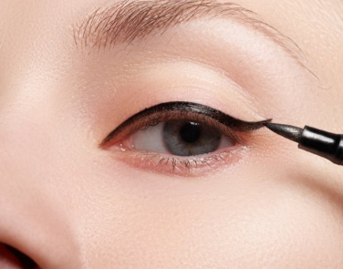 Subtly Strong Liner Adhesive